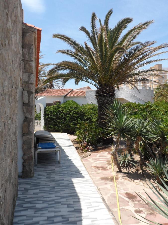 Villa At Seafront With Private Garden-655 Дения Екстериор снимка