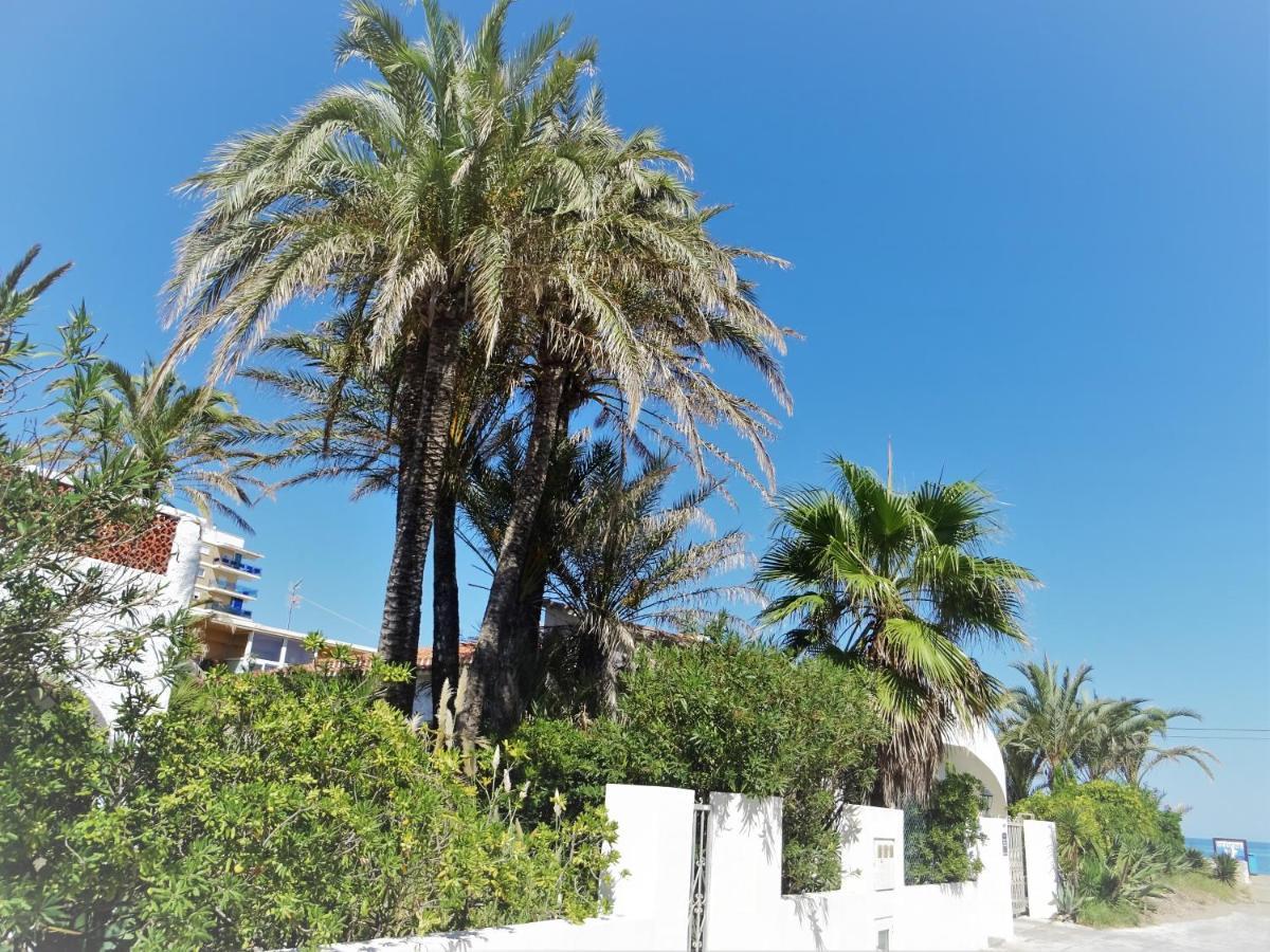 Villa At Seafront With Private Garden-655 Дения Екстериор снимка