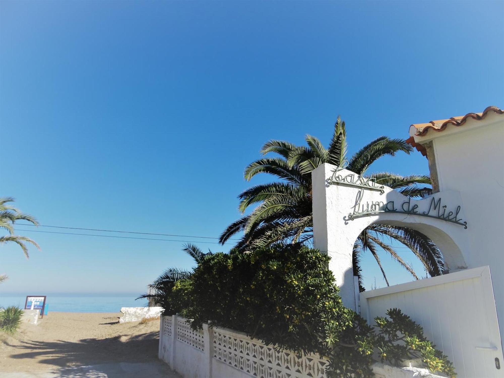Villa At Seafront With Private Garden-655 Дения Екстериор снимка